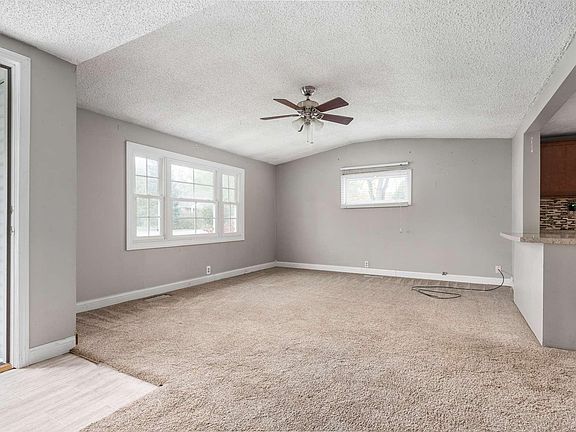4th image of 2627 S Meeker Ave