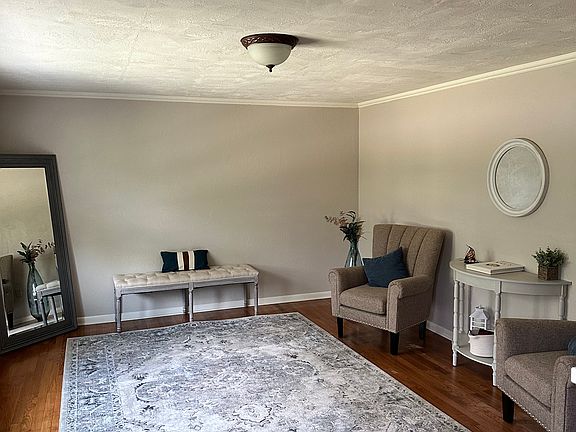 4th image of 3813 Edinburg Dr