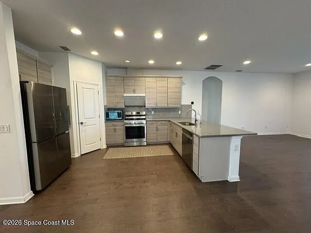 4 bed, 3.0 bath, 2033 sqft, $3,500 — Photo 4