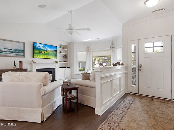 3rd image of 8163 Garden Pointe Drive