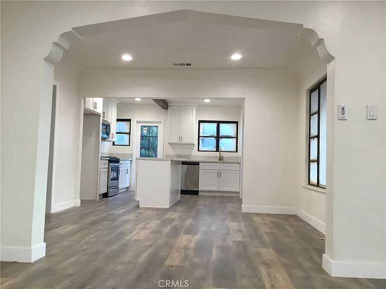 1574 N Orange Grove Ave — Photo 8