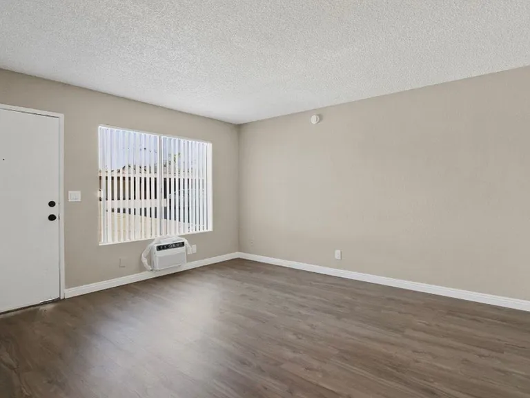 1356 W Stoneridge Ct. — Photo 2