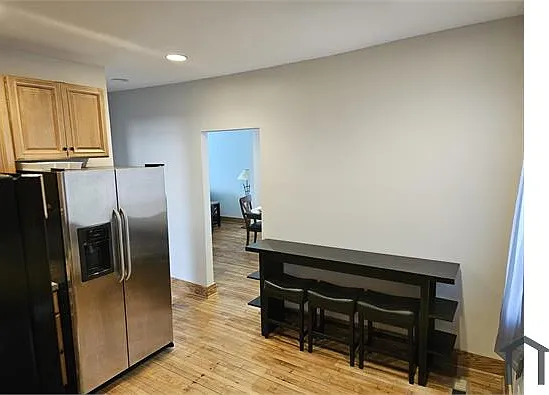 5 bed, 2200 sqft, $2,985 — Photo 3