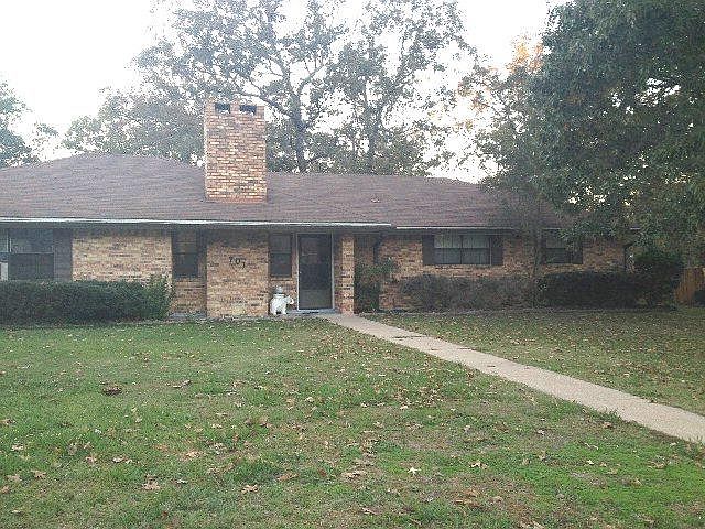 1st image of 701 Edgewood Cir