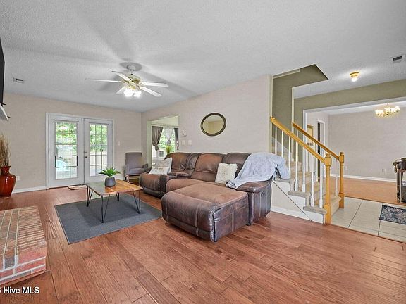 4th image of 120 Winthrope Way