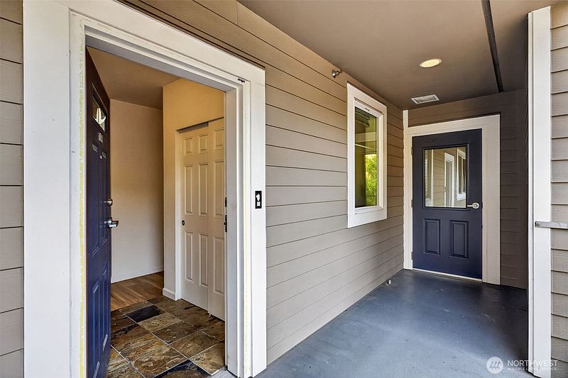 2nd image of 1220 E Columbia Street #202