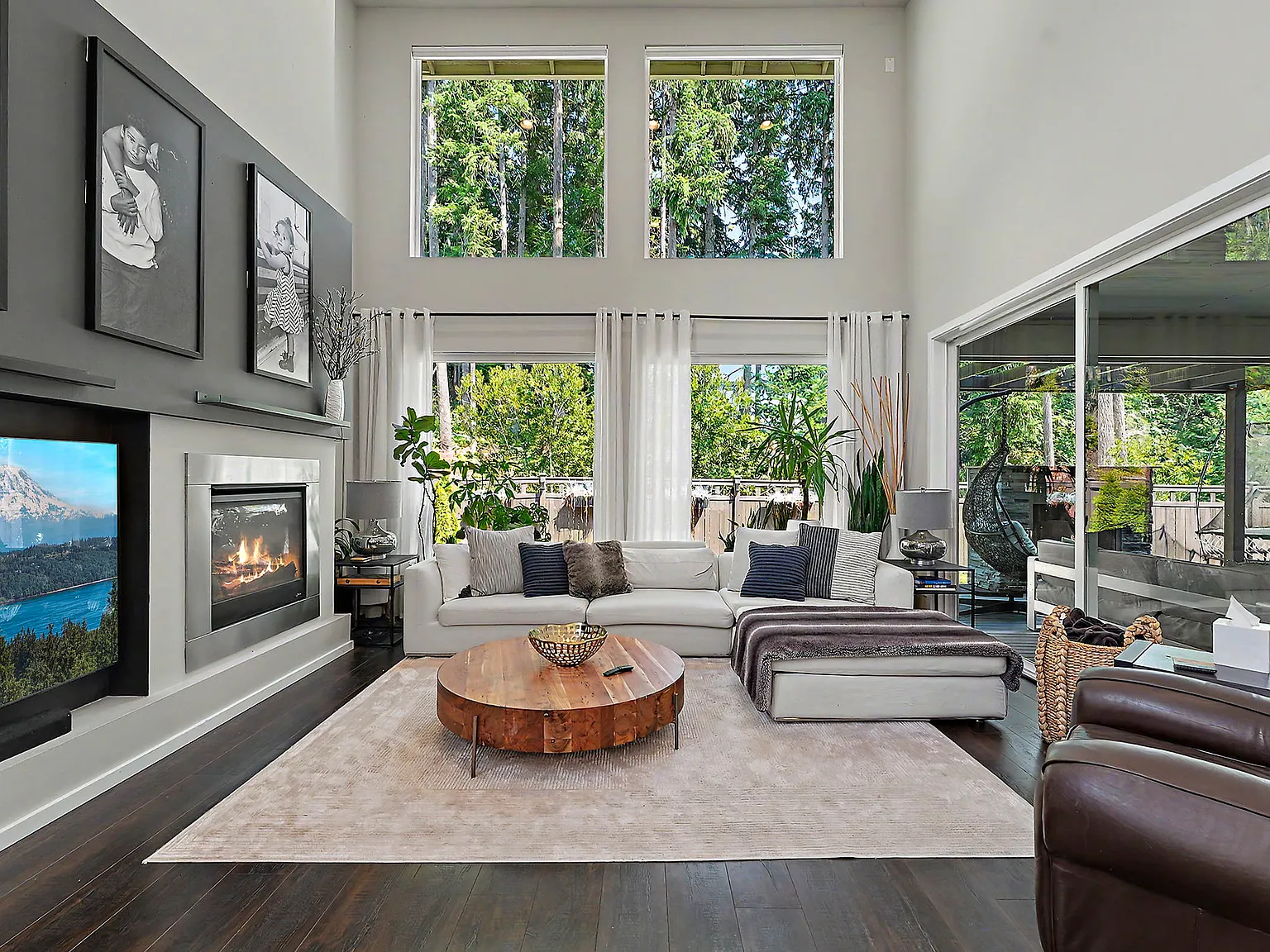 5 bed, 4047 sqft, $6,500 — Photo 1