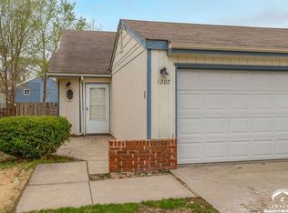 1207 E 25th Ter, Lawrence, KS 66046