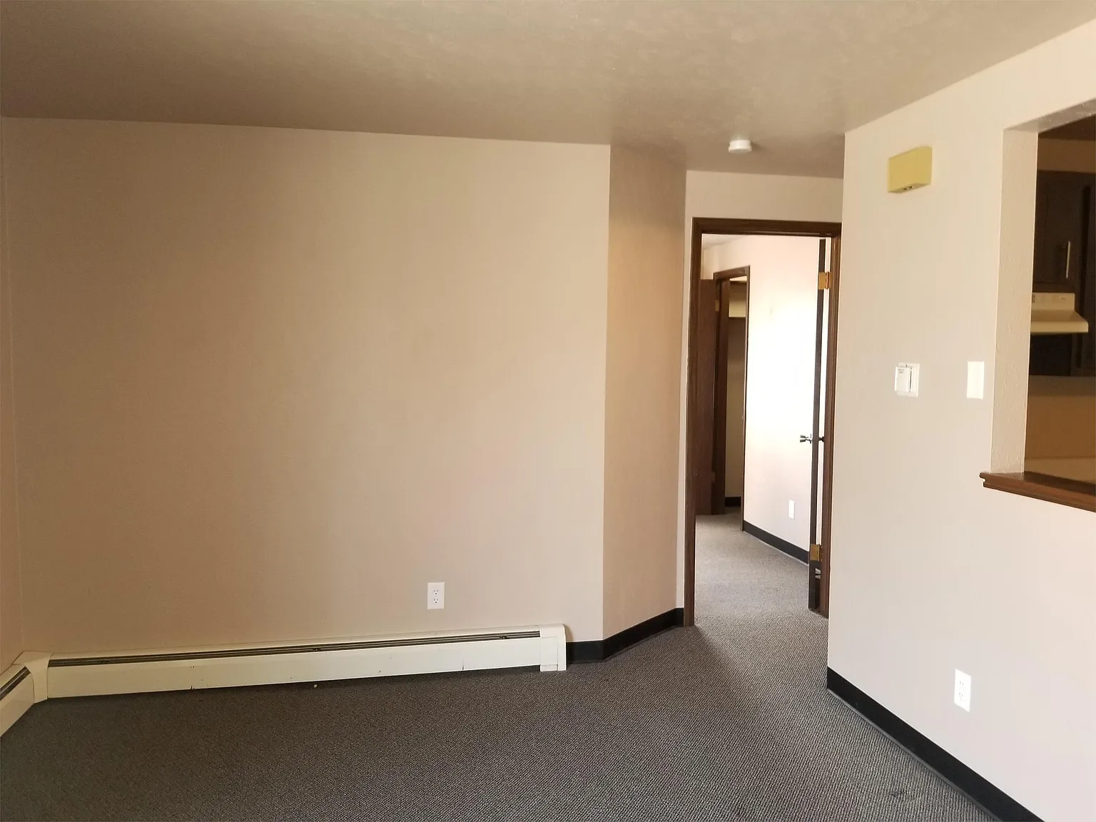 1 bed, 1.0 bath, $799 — Photo 4