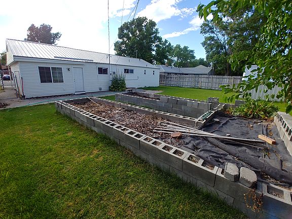 Back Yard - Raised Garden