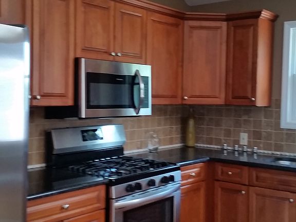 5th image of 30 Tuttle Ave