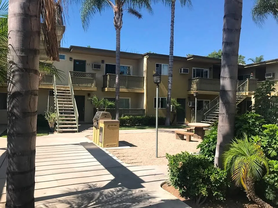 2 bed, 792 sqft, $2,400 — Photo 2