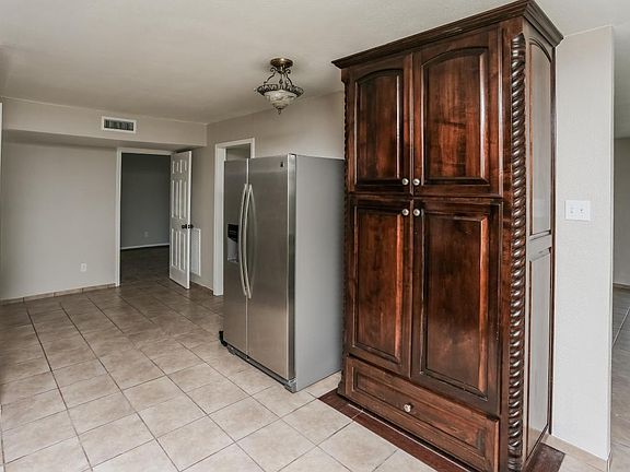 3rd image of 505 S Holiday Dr