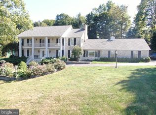 586 Crestwood Dr, Chambersburg, PA