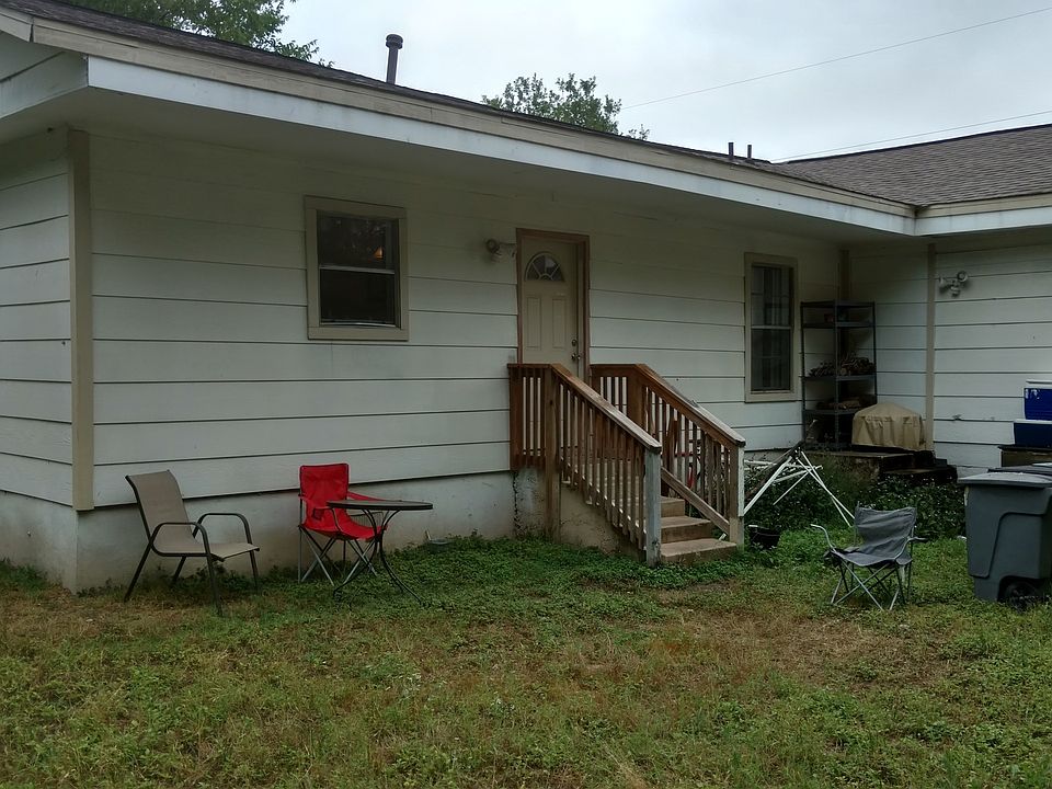 1st image of 107 E Powell Ln