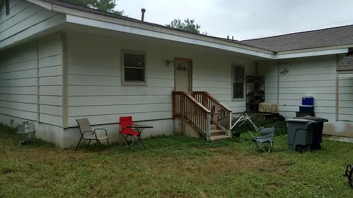 107 E Powell Ln Photo 1