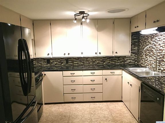 3rd image of 1117 Sanford Ave