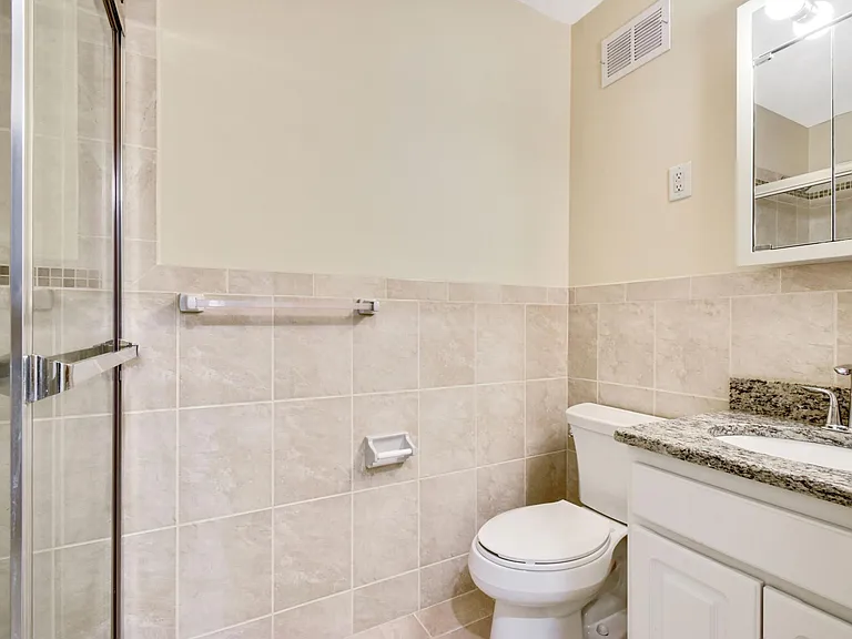Heritage House Apartments — Photo 37