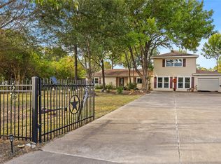 1014 E Canal Rd, Highlands, TX 77562