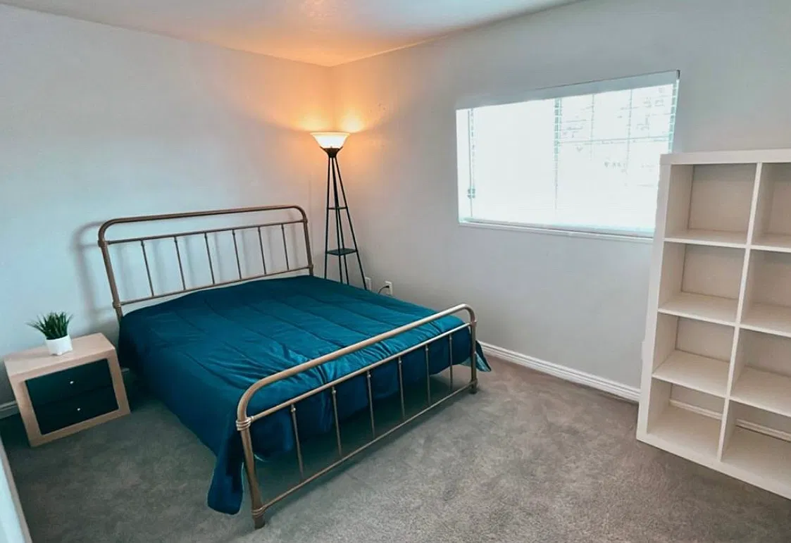 5 bed, 2281 sqft, $800 — Photo 2