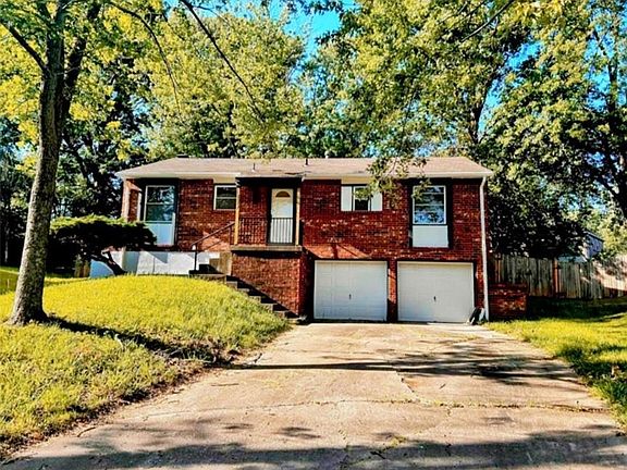 2nd image of 1017 NW Berkshire Dr