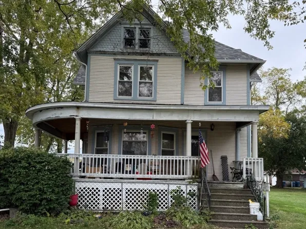 201 N Meadow St, Grant Park, IL 60940