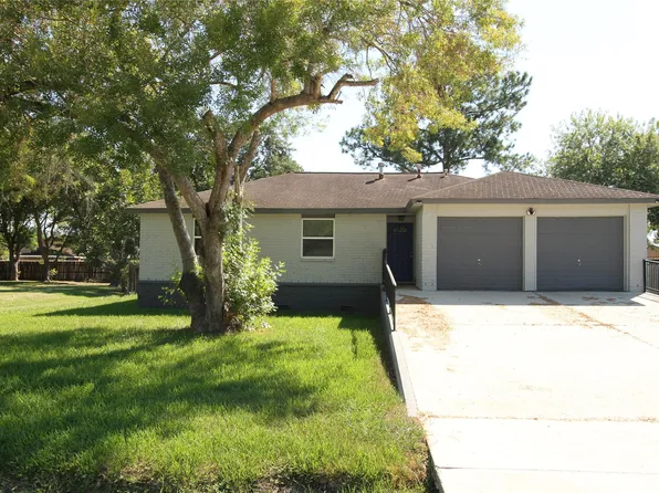 4906 E 30th St, Dickinson, TX 77539