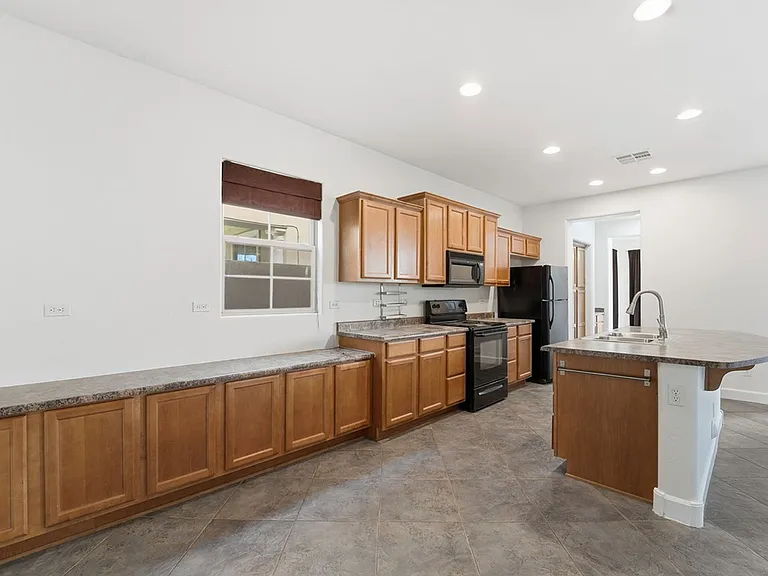 15391 W Dreyfus St — Photo 22