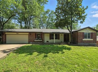 20 Hiddenbrook Dr, Florissant, MO 63033