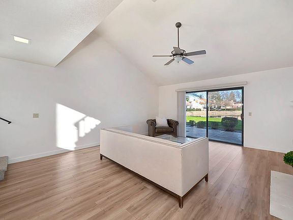 3rd image of 14846 Lago Dr