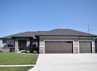 8700 Gold Dust Ct, Lincoln, NE 68526