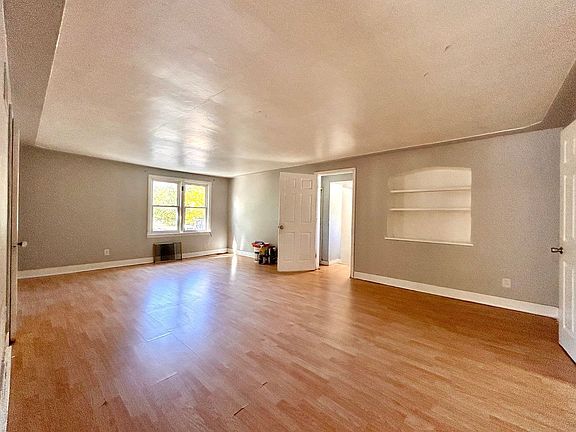 4th image of 2532 Maffett St