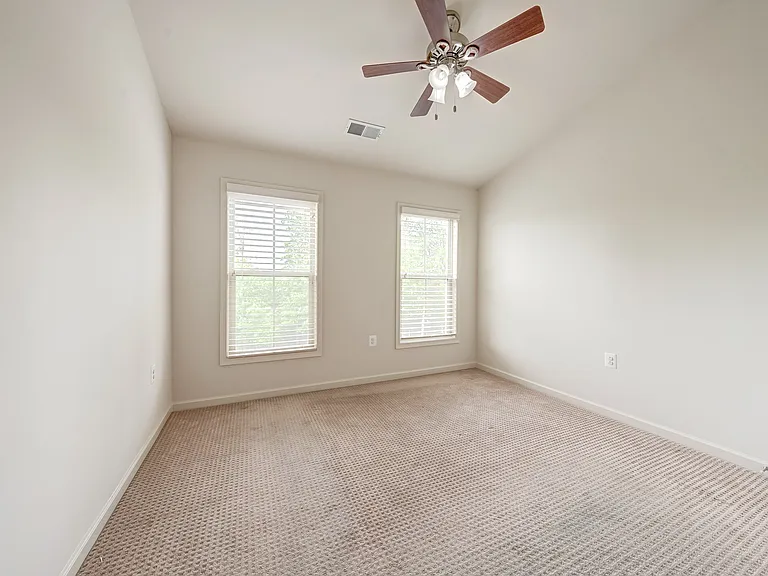 42230 Castle Ridge Sq — Photo 24