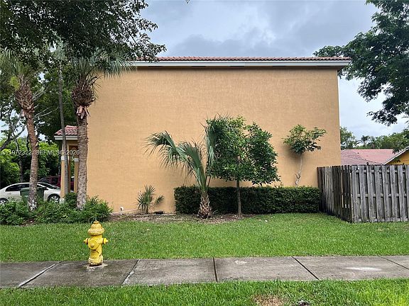 3rd image of 1489 SW 1st St