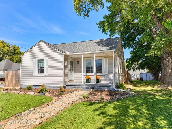 207 E 9th St, Jonesboro, IN 46938