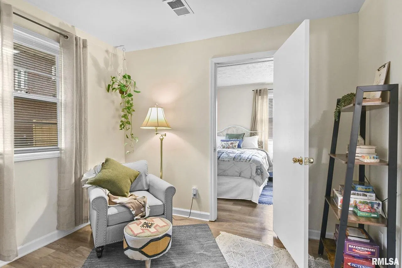 Fully Furnished, Tastefully Appointed 2-Bedroom Home — Photo 3