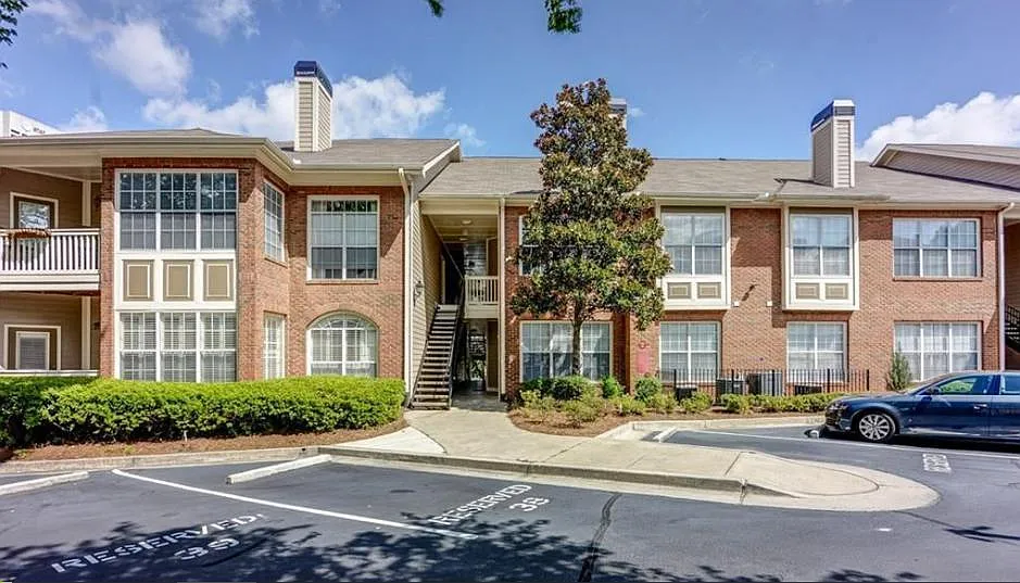 Building Photo - 220 Renaissance Pkwy NE #310