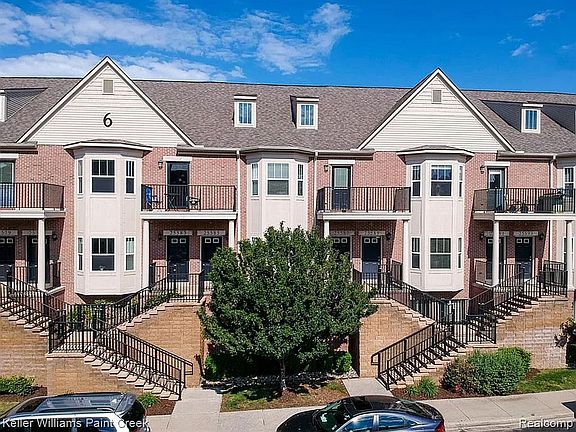 2nd image of 25577 Portico Ln