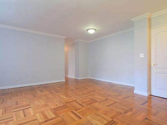 Harbor House - Living Room - H33-02A
