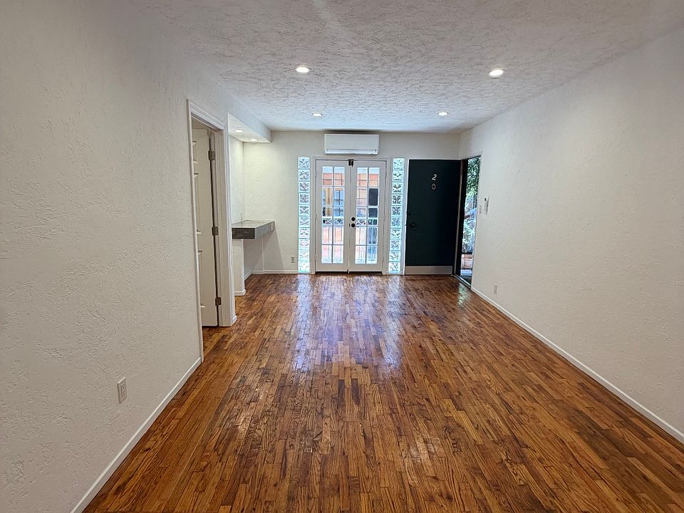 1st image of 632 N Hayworth Ave #B