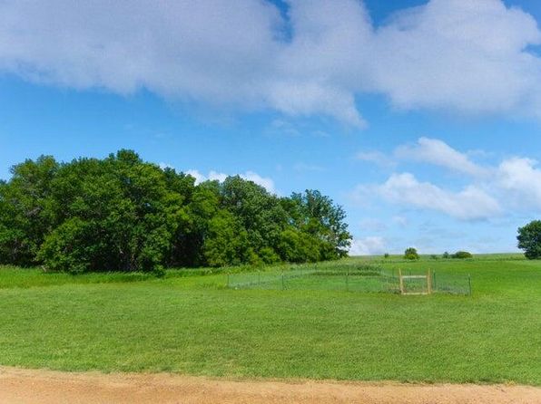 182 E Lake Dr, Lake Poinsett, SD 57234