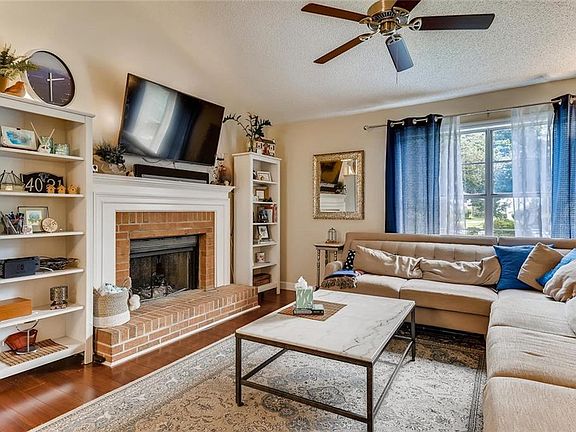 3rd image of 4021 Laurel Springs Way SE