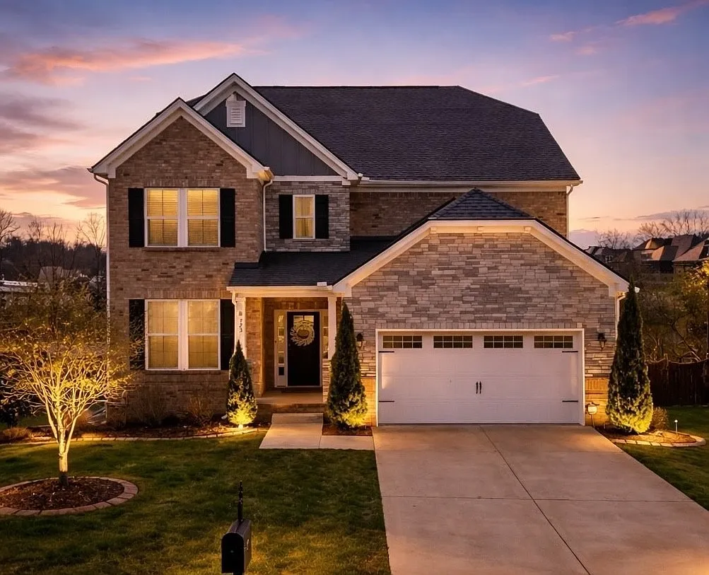 6 bed, 4.5 bath, 3844 sqft, $5,500 — Photo 1