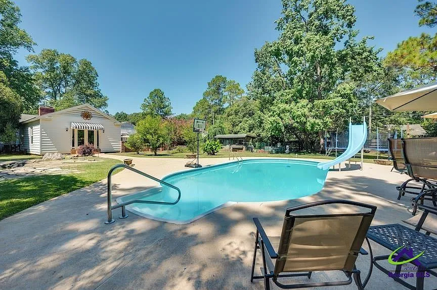 4 bed, 3.5 bath, 4128 sqft, $3,595 — Photo 2
