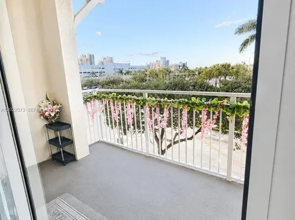 7266 SW 88th St APT A203, Miami, FL 33156