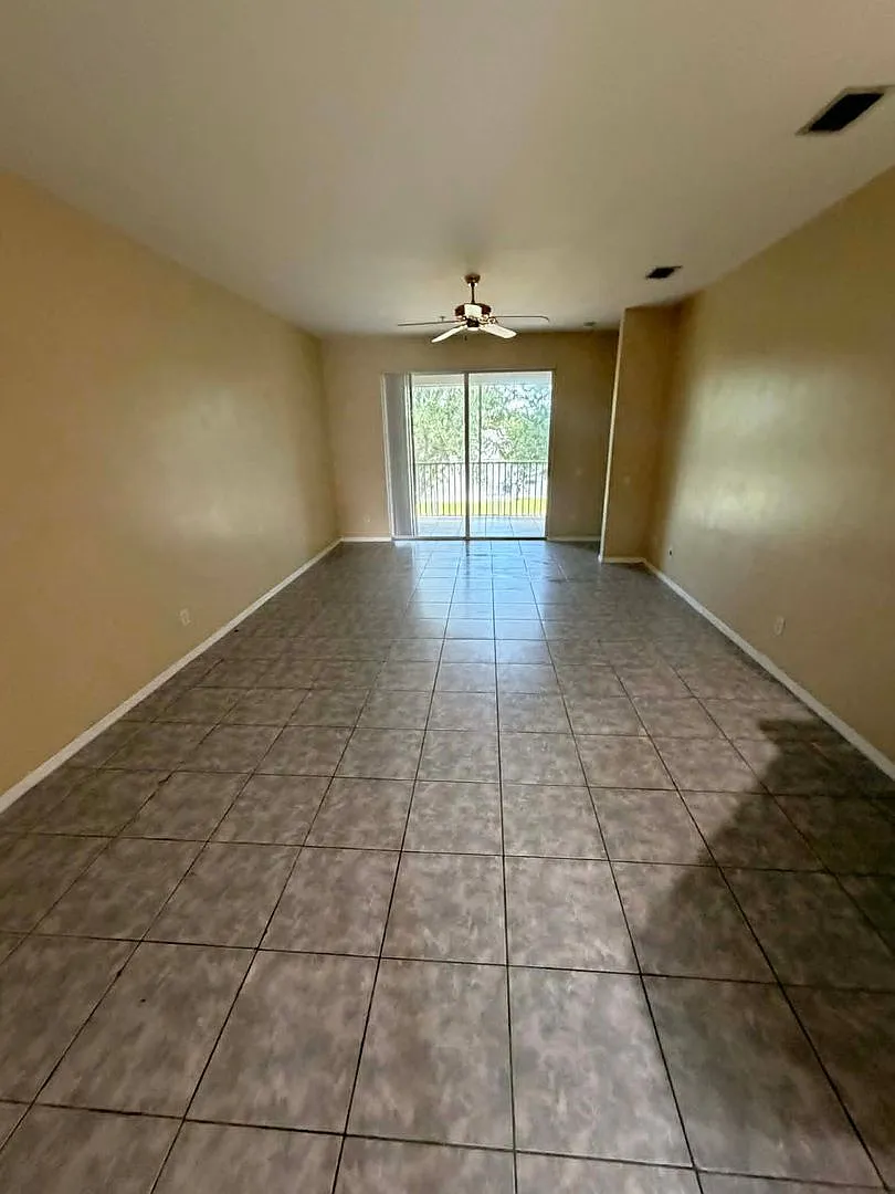 3 Bedroom With Free First Months Rent Free — Photo 2