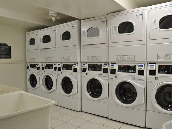 2nd image of 5732 N Winthrop Ave #307
