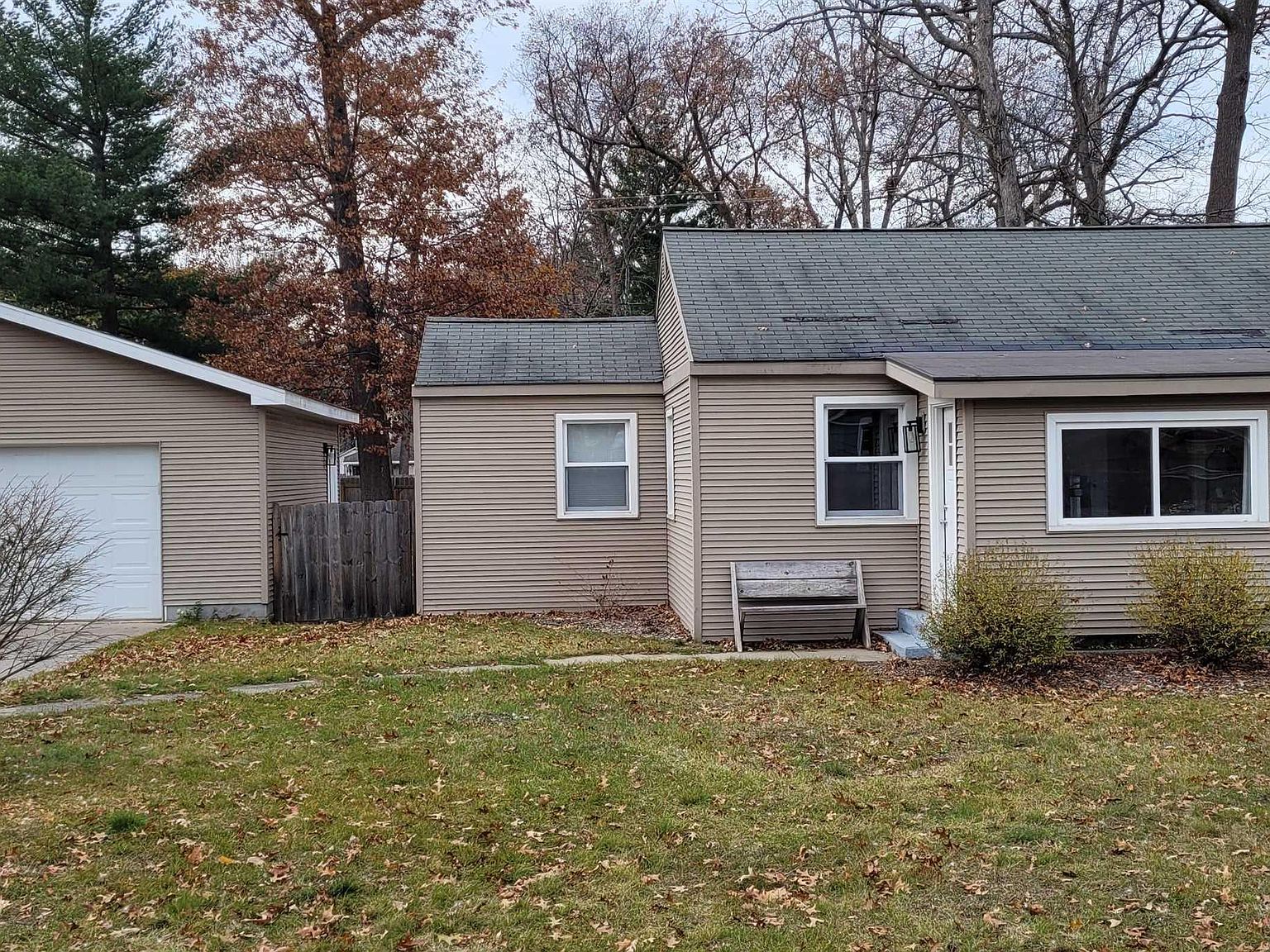 320 Hamilton St, Traverse City, MI 49686 | Zillow