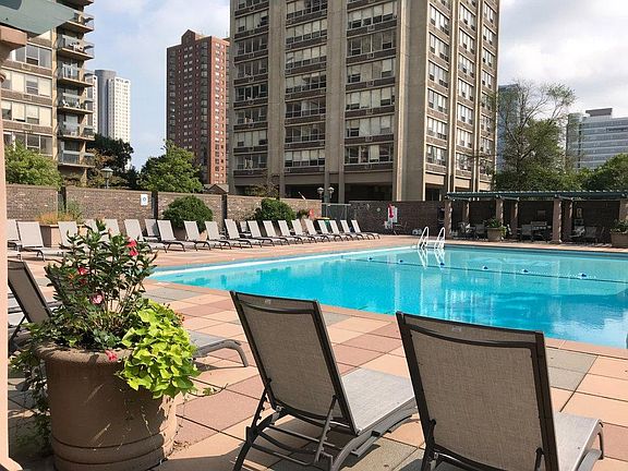 4th image of 1009 N Jackson St APT 1404