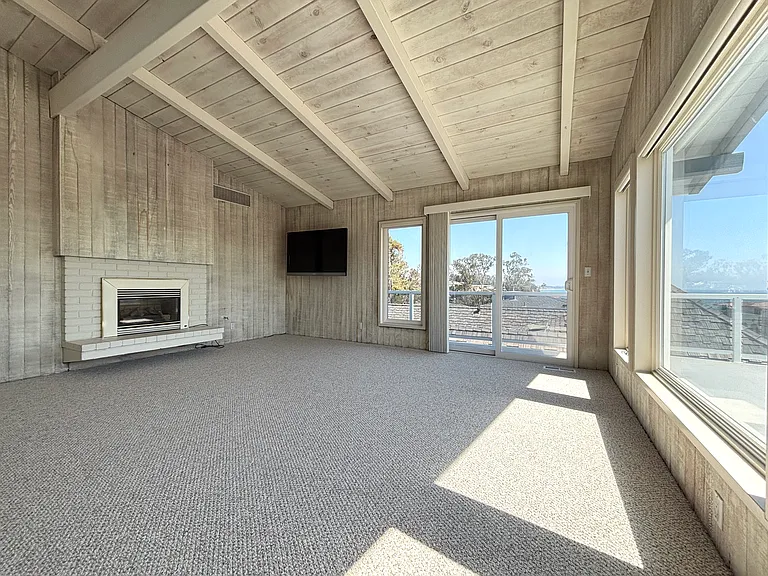 653 Bayview Dr — Photo 4